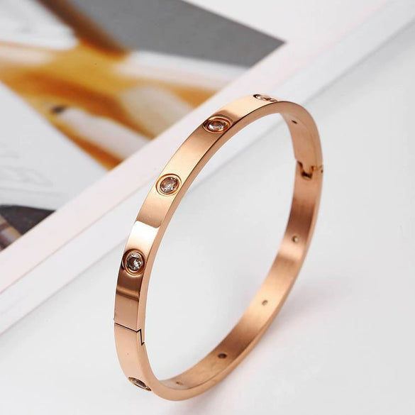 Fashion Titanium Steel Geometric Zircon Bracelet With Diamond Cut Finish Elegant Lightweight Jewelry Accessory For Couples