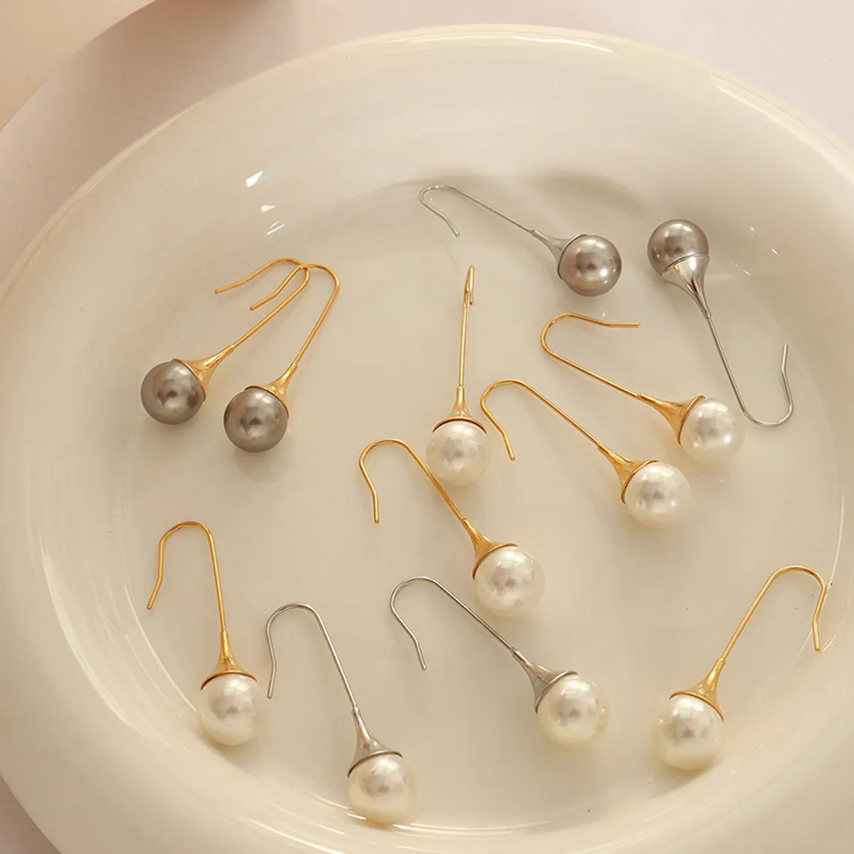 Fashion Titanium Steel Gold Plated Ear Clip Imitation Pearl