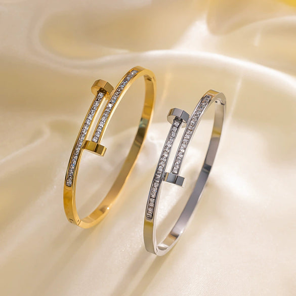Fashion Trend Micro Inlaid Zircon Niche Design Exquisite Titanium Steel Nail Bracelet For Women With Vacuum Furnace Electroplating And Geometric Style
