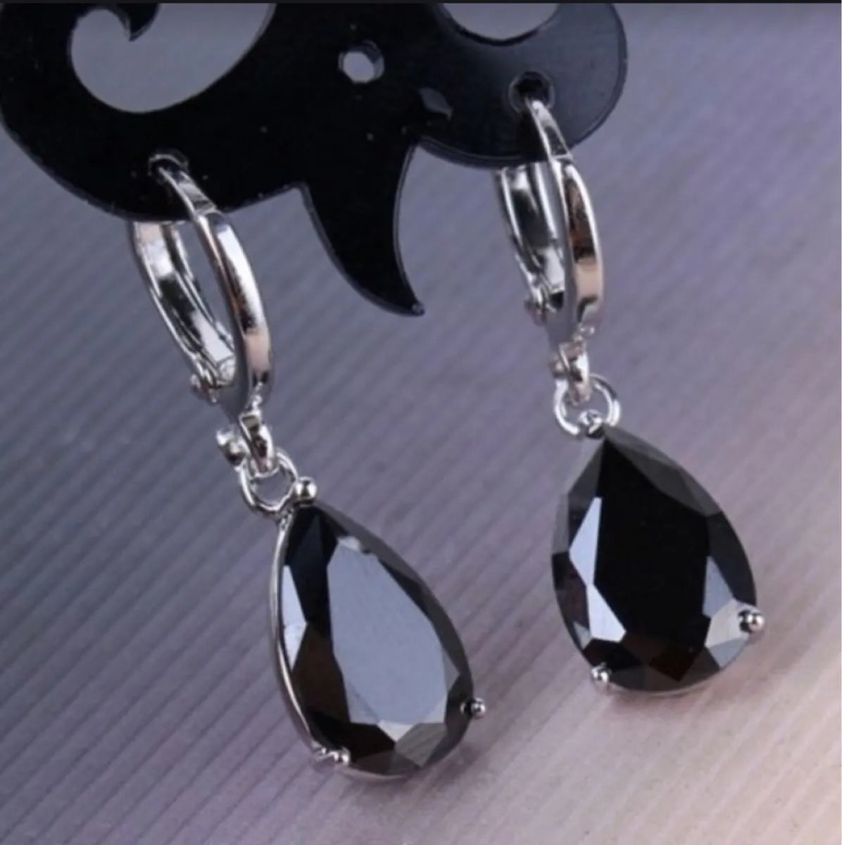 Fashion Water Droplets Alloy Plating Inlay Artificial Gemstones Women'S Drop Earrings 1 Pair