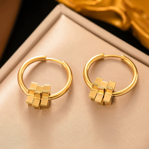 Fashionable High End Light Luxury Stainless Steel Earrings For Women With Geometric Design And Electroplating