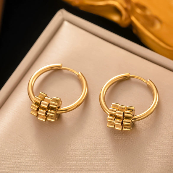 Fashionable High End Light Luxury Stainless Steel Earrings For Women With Geometric Design And Electroplating