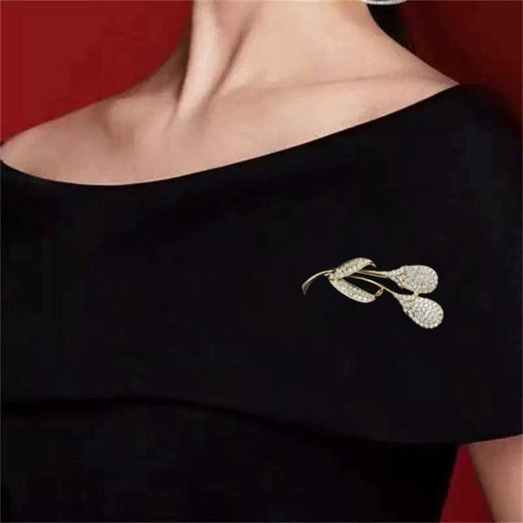 Fashionable Leaf Brooch Alloy Crystal Electroplated Hollow Design