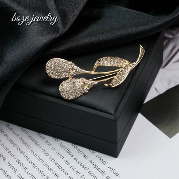 Fashionable Leaf Brooch Alloy Crystal Electroplated Hollow Design