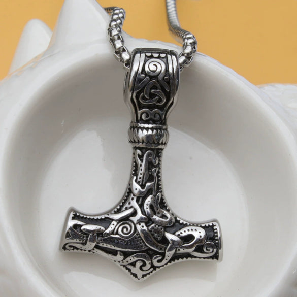 Fashionable Retro Men's Titanium Steel Thor Hammer Pendant Necklace With Baking Paint And Cartoon Characters Pattern