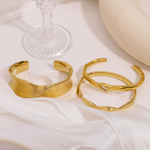 Fashionable Unique Open Geometric Texture Twisted Wave Zircon Stainless Steel 18K Vacuum Plated In Furnace Glossy Oversized Bracelet