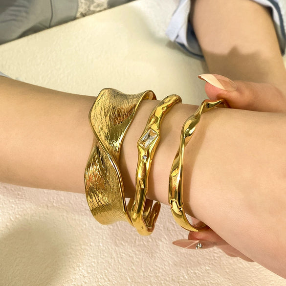 Fashionable Unique Open Geometric Texture Twisted Wave Zircon Stainless Steel 18K Vacuum Plated In Furnace Glossy Oversized Bracelet