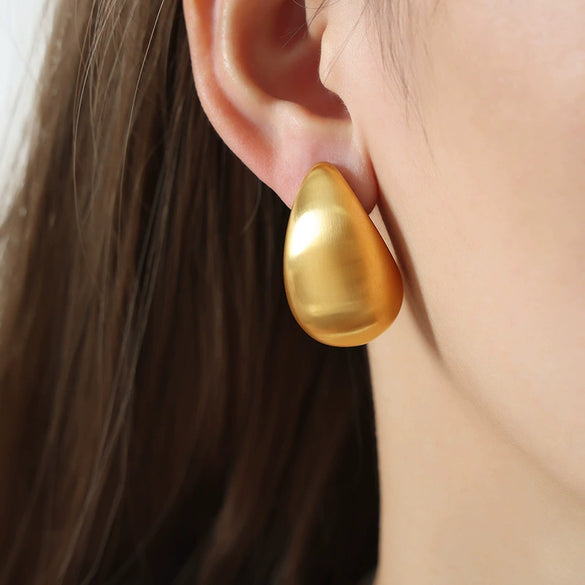 Fashionable Unisex Casual Geometric Hollow Water Drop Design Frosted Goldplated Titanium Steel Earrings