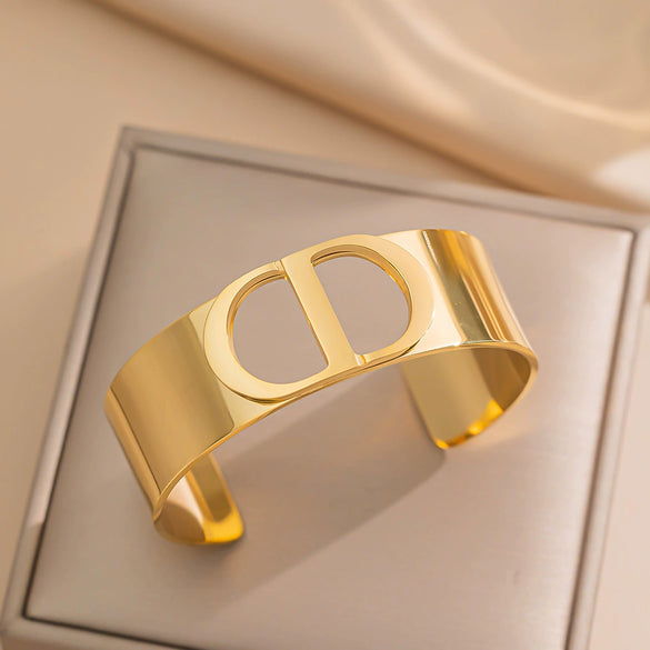 Fashionable Wide Titanium Steel C Shaped Opening Bracelet With Cd Letter Design 18K Gold Plated Polished Vacuum Furnace Electroplated Anti Allergic And Color Preserving