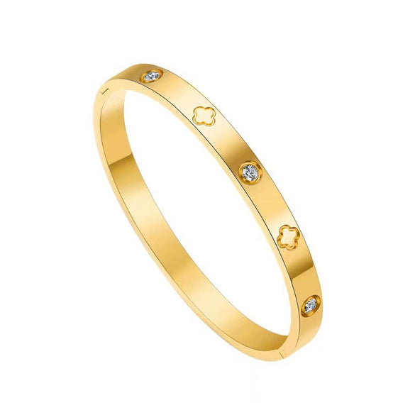 Fashionable Women's Titanium Steel Bracelet With Stainless Steel Buckle And Four Leaf Clover Design Electroplated In Vacuum Furnace