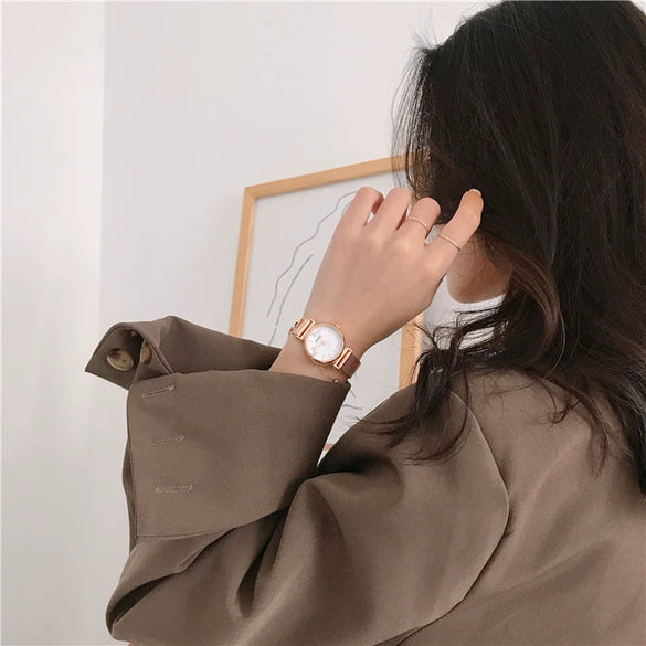 Female Student Leisure Retro Style Alloy Band Quartz Watch With Round Dial