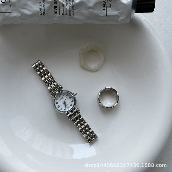 Female Student Round Alloy Case Fine Steel Belt Watch With Fritillary Pattern And Small Diamond Embedded Retro Light Luxury Style