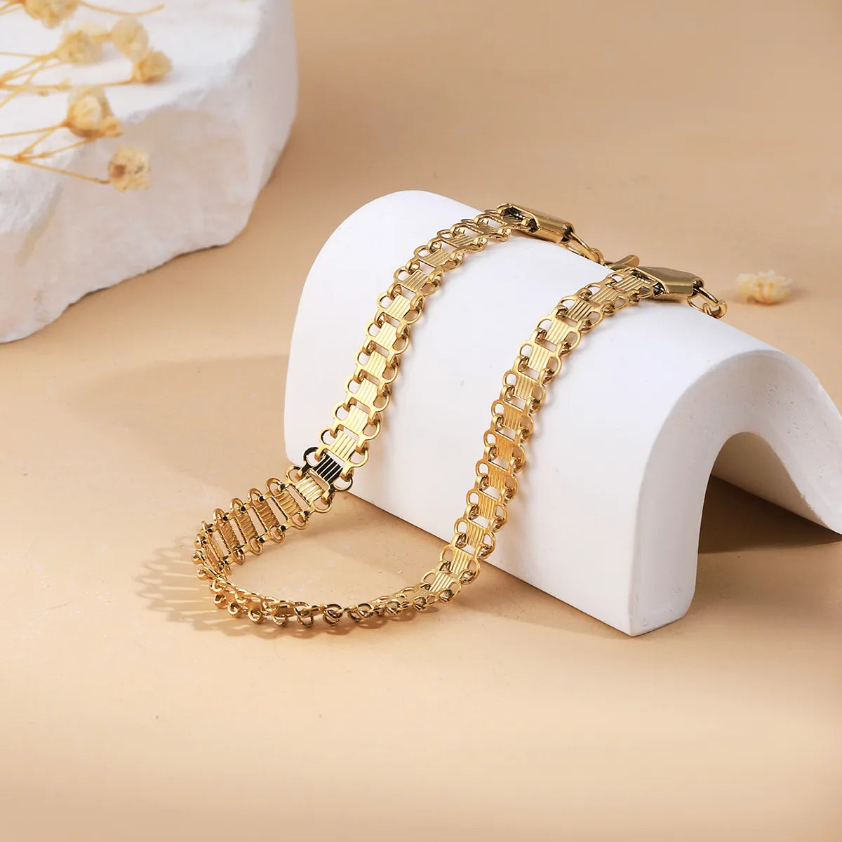 Simple Style Classic Style Solid Color 201 Stainless Steel 18K Gold Plated Bracelets In Bulk