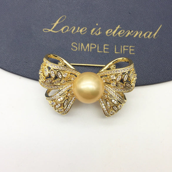 Fine Fashionable Autumn And Winter Sweater Coat Brooch With Large Freshwater Gold Pearls And Copper Plated Real Gold Micro Inlaid Zircon In Flower Styling