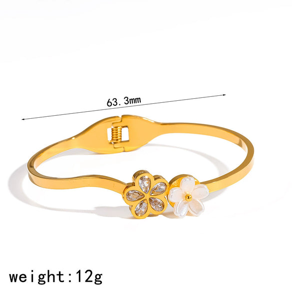 Flowerembellished Diamondstudded 18K Goldplated Stainless Steel Bracelet With Light Luxury Style