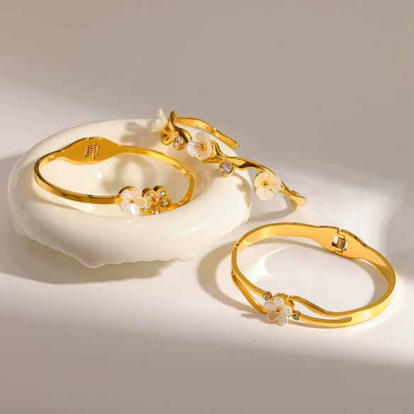 Flowerembellished Diamondstudded 18K Goldplated Stainless Steel Bracelet With Light Luxury Style