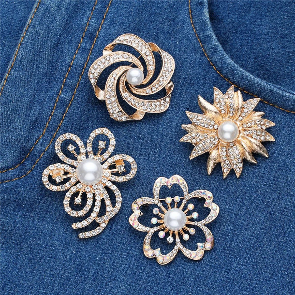 French Style Sweet Classic Style Flower Alloy Plating Hollow Out Inlay Artificial Rhinestones Artificial Pearls Artificial Diamond Women'S Corsage Brooches Collar Pin