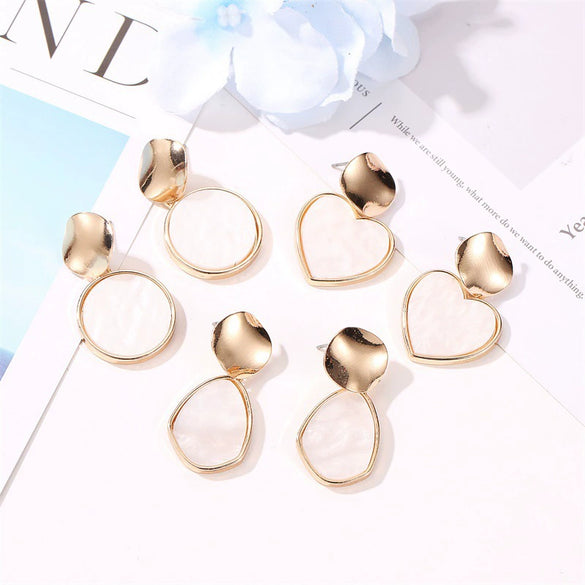Fresh Style Simple Geometric Love Hollow Round Metal Pendant Heart Earrings For Girls Made Of Alloy With Electroplating Design