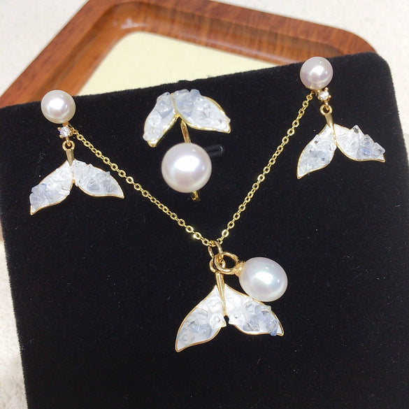 Freshwater Pearl Jewelry Set With Crushed Ice Crystal And Fishtail Design