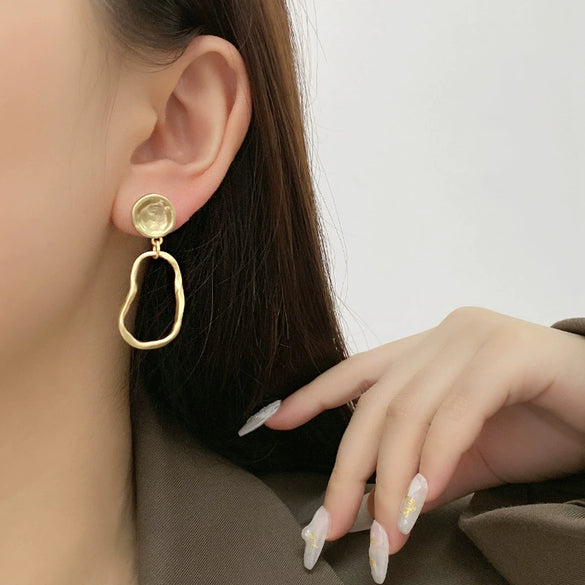 Geometric Oval Long Irregular Minimalist Alloy Earrings For Women With Electroplating Treatment