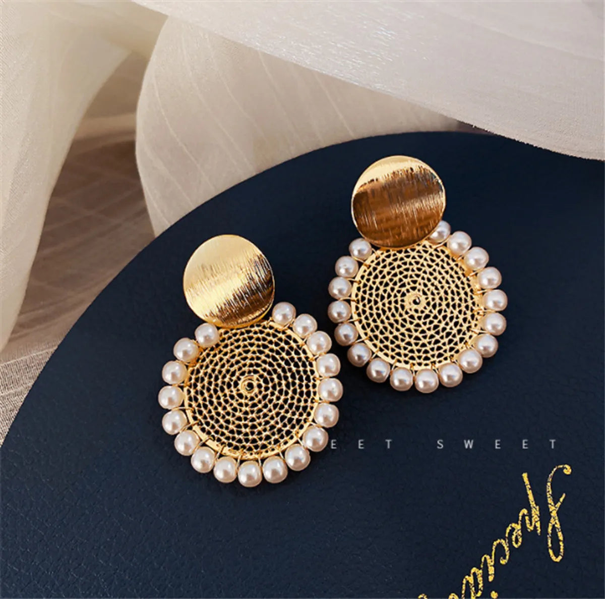 Geometric Round Mesh Pearl Earrings