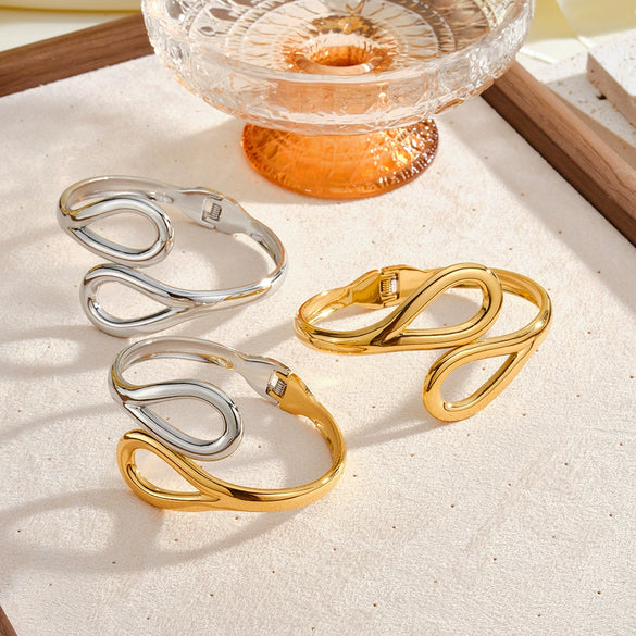 Geometric Stainless Steel Bracelet For Women With Gold Tone Vacuum Plated Finish And Minimalist Versatile Style
