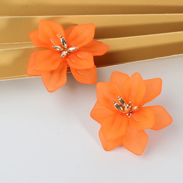 Girls Heart Fresh Bohemian Earrings Made Of White Frosted Resin In Flower Shape With Geometric Pattern And Electroplating Design