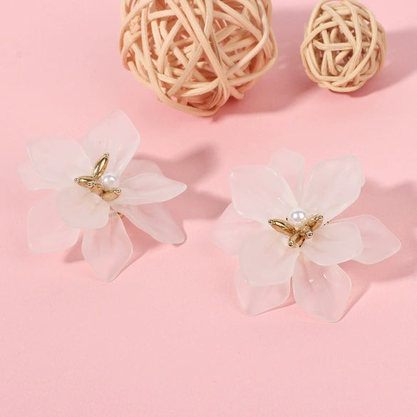 Girls Heart Fresh Bohemian Earrings Made Of White Frosted Resin In Flower Shape With Geometric Pattern And Electroplating Design