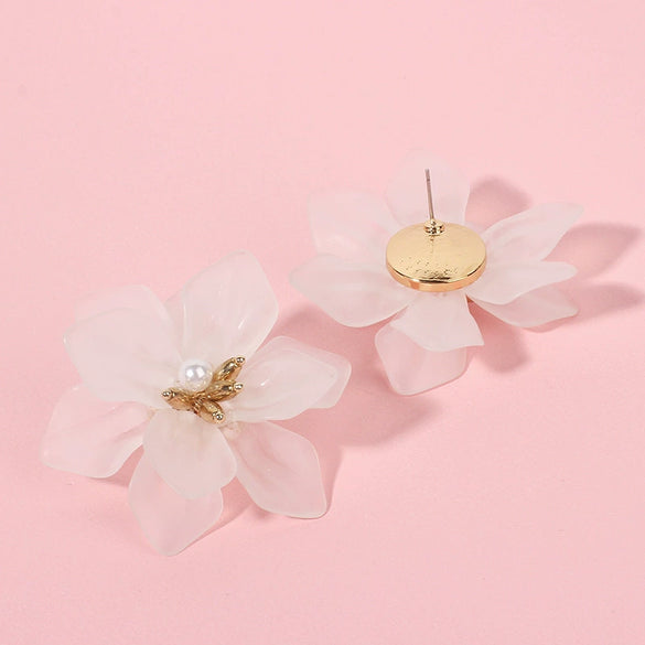 Girls Heart Fresh Bohemian Earrings Made Of White Frosted Resin In Flower Shape With Geometric Pattern And Electroplating Design