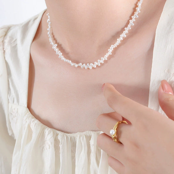 Girls Imitation Pearl Geometric Retro Elegant Simple Necklace Clavicle Chain Jewelry In Titanium Steel With Electroplating