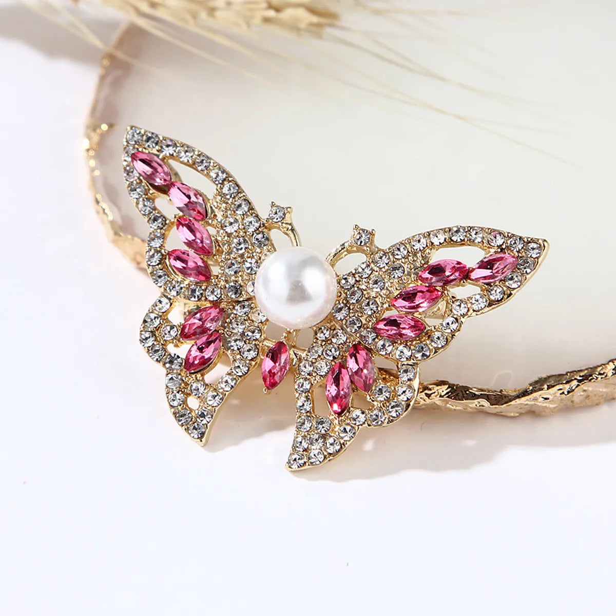 Glam Butterfly Alloy Inlay Artificial Pearls Rhinestones Women'S Brooches