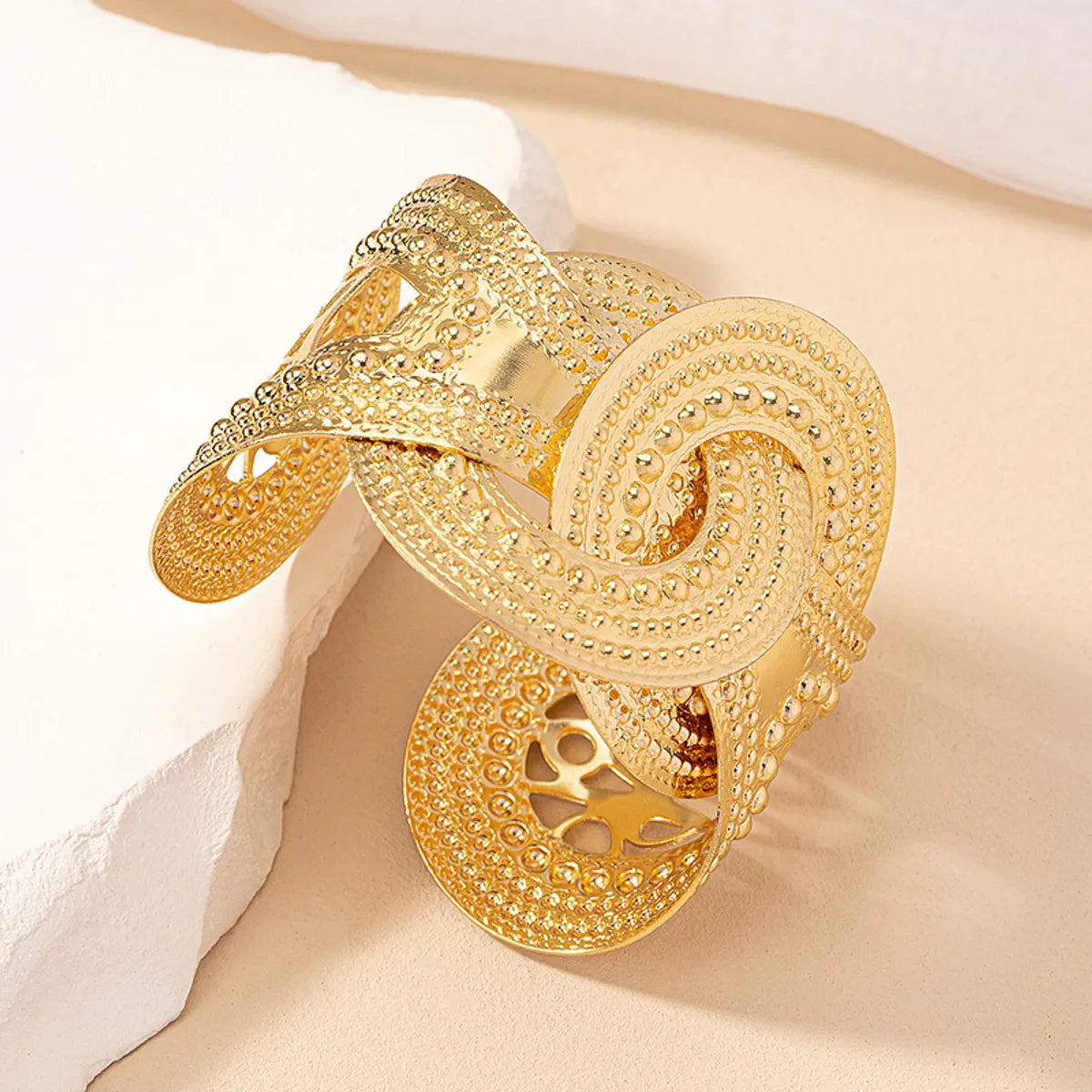 Glam Exaggerated Luxurious Geometric Alloy Ferroalloy Plating 14k Gold Plated Women'S Bangle