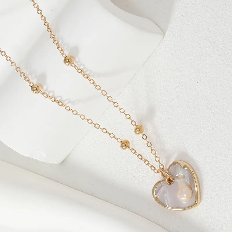 Glam Lady Beach Shell Alloy Gold Plated Women'S Pendant Necklace