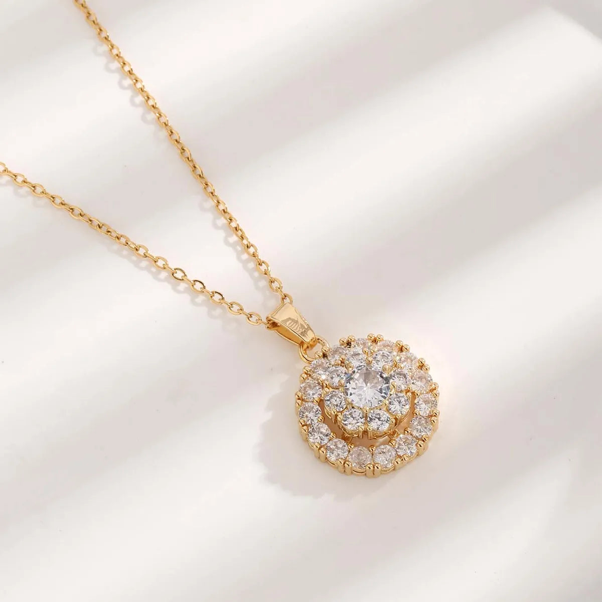 Copper 18K Gold Plated Glam Luxurious Simple Style Plating Inlay Flower Zircon Pendant Necklace