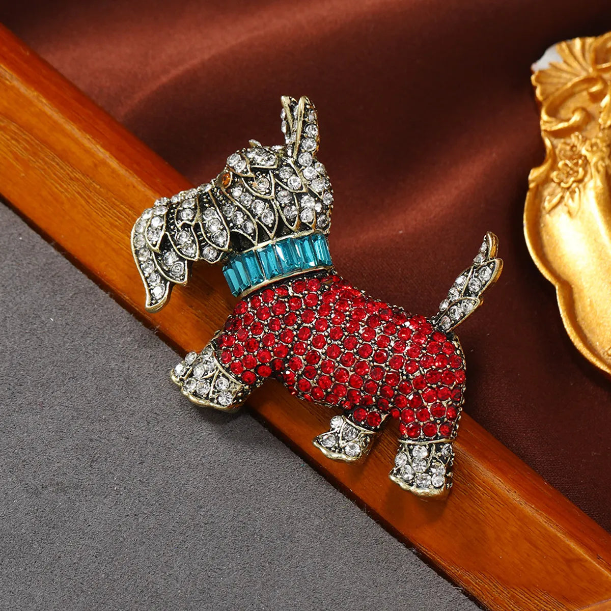 Glam Retro Dog Alloy Unisex Brooches