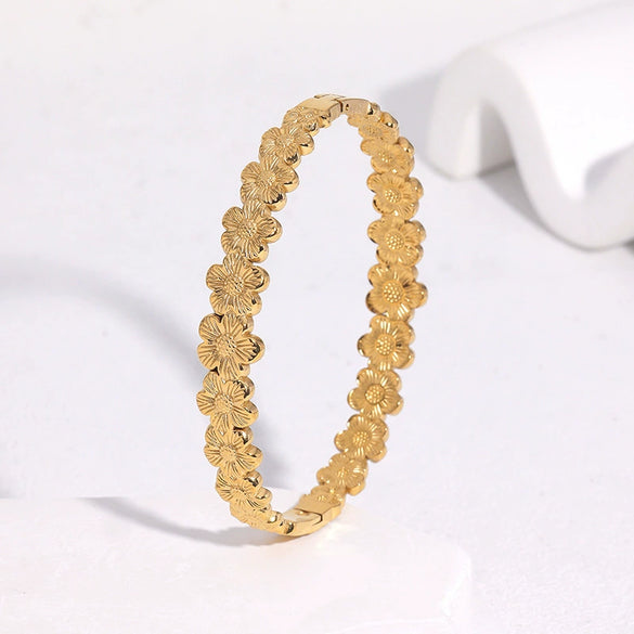 Gold Electroplated Stainless Steel Flower Clasp Bracelet With Simple Elegant Waterproof Design