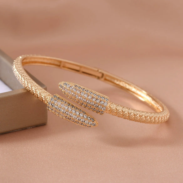 Goldplated Copper Plastic Snake Head Bracelet For Women With Fine Craftsmanship And Electroplating Processing