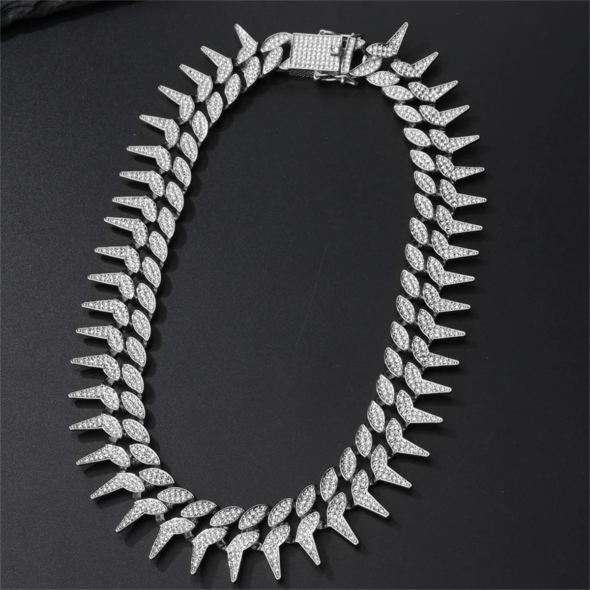 Gothic Hip-Hop Punk Chain Necklace Zinc Alloy Three-Dimensional Diamond Rhinestones Unisex Necklace