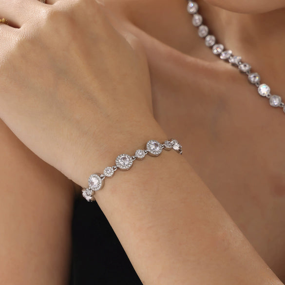Handmade Women's Stainless Steel Crystal Zircon Bracelet Inlaid With Gyssophila Pvd Plated 18K True Gold Geometric Design