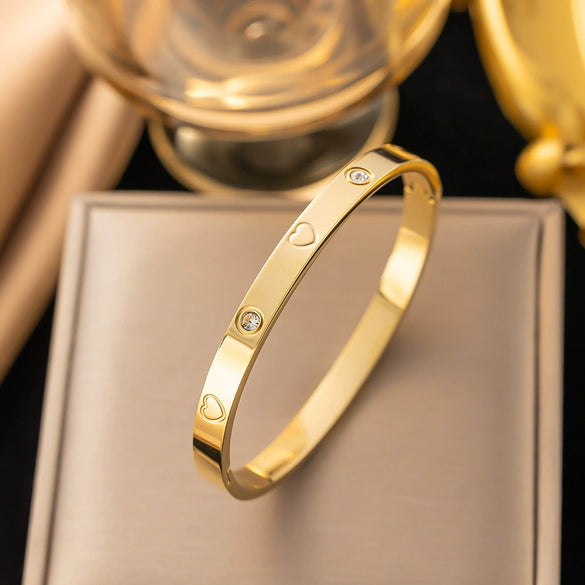 Heart Bracelet With Heart Buckle Titanium Steel Jewelry Geometric Style Electroplating In Vacuum Furnace