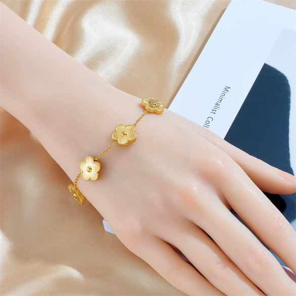 High Grade Retro Elegant Titanium Steel Pendant Bracelet With Metal Diamond Embedded Hollow Life Tree Design Geometric Pattern And Electroplating Treatment