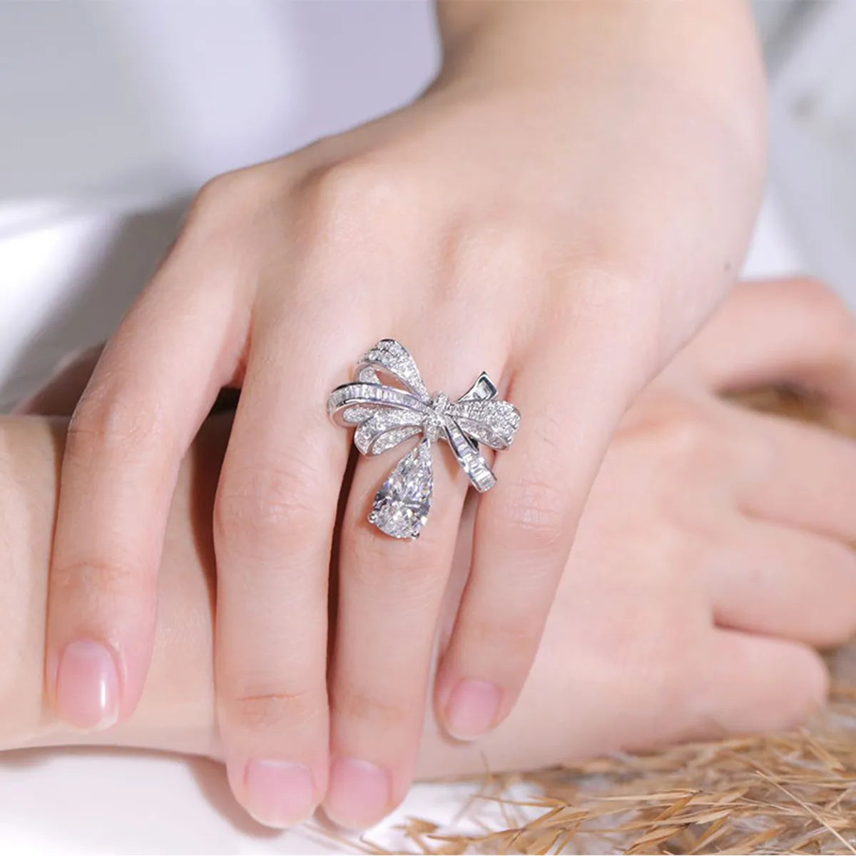 High-grade Bow Ring Women's Special-interest Design Light Luxury Three-dimensional Water Drop Pear-shaped High Carbon Diamond Middle Finger Ins Fashion Simple