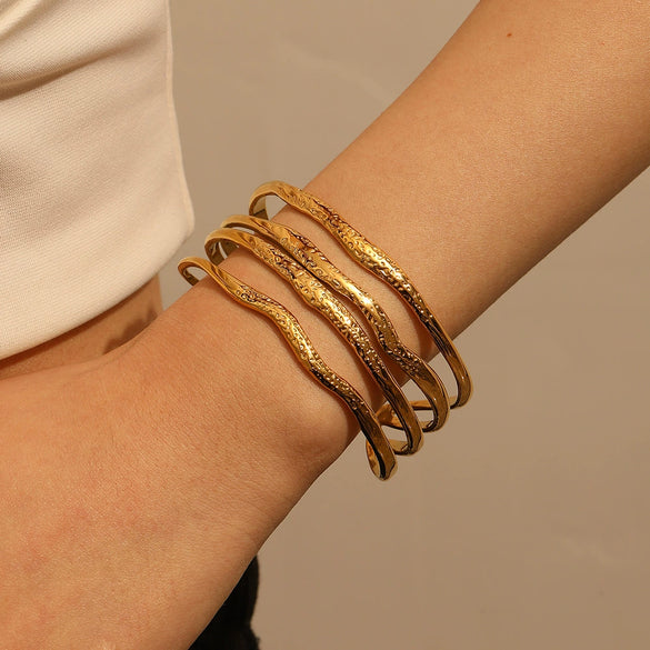 Highend Stainless Steel Women's Bracelet With Flower Leaf Design And Electroplating Treatment