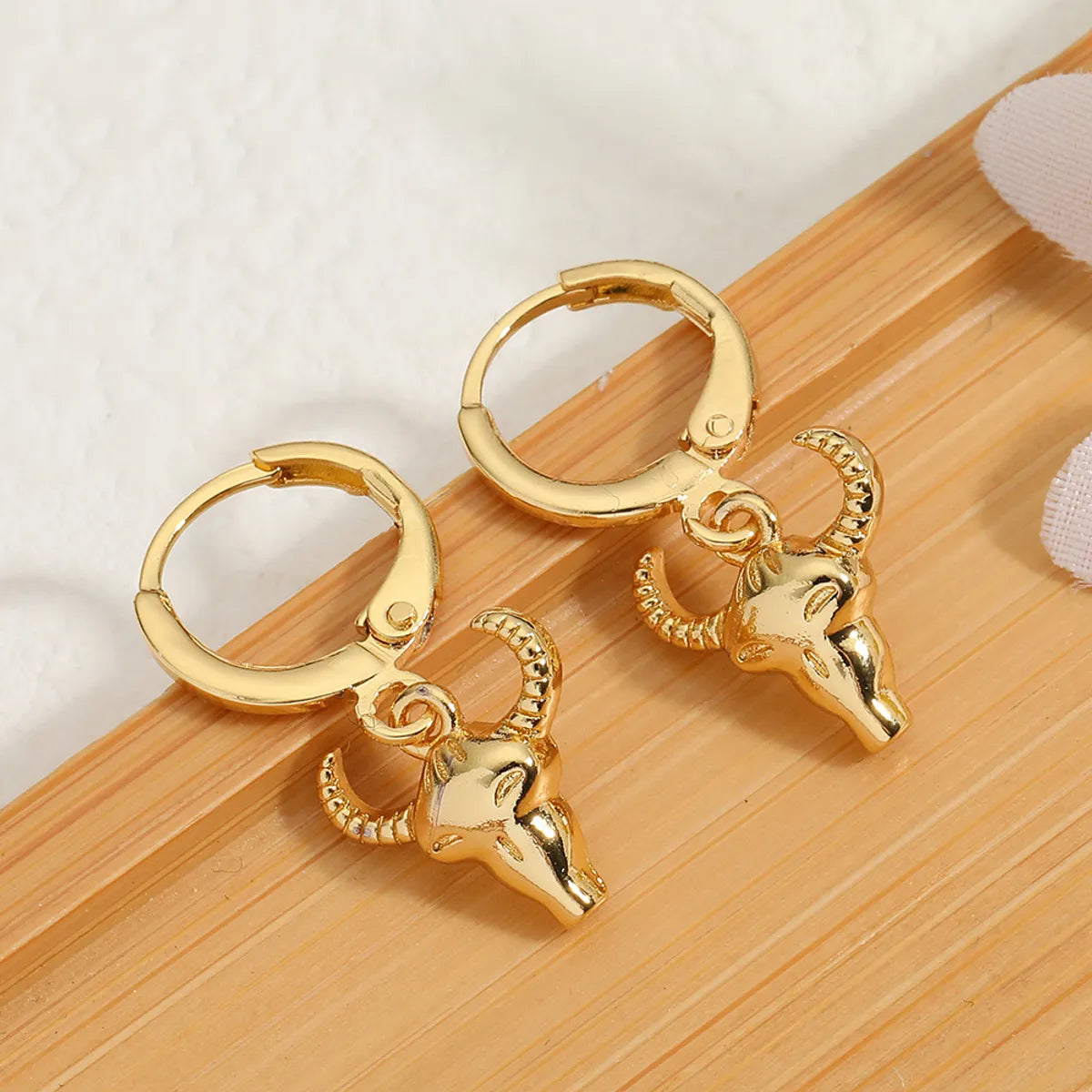 Hip-hop Bull Head Copper Gold Plated Earrings 1 Pair