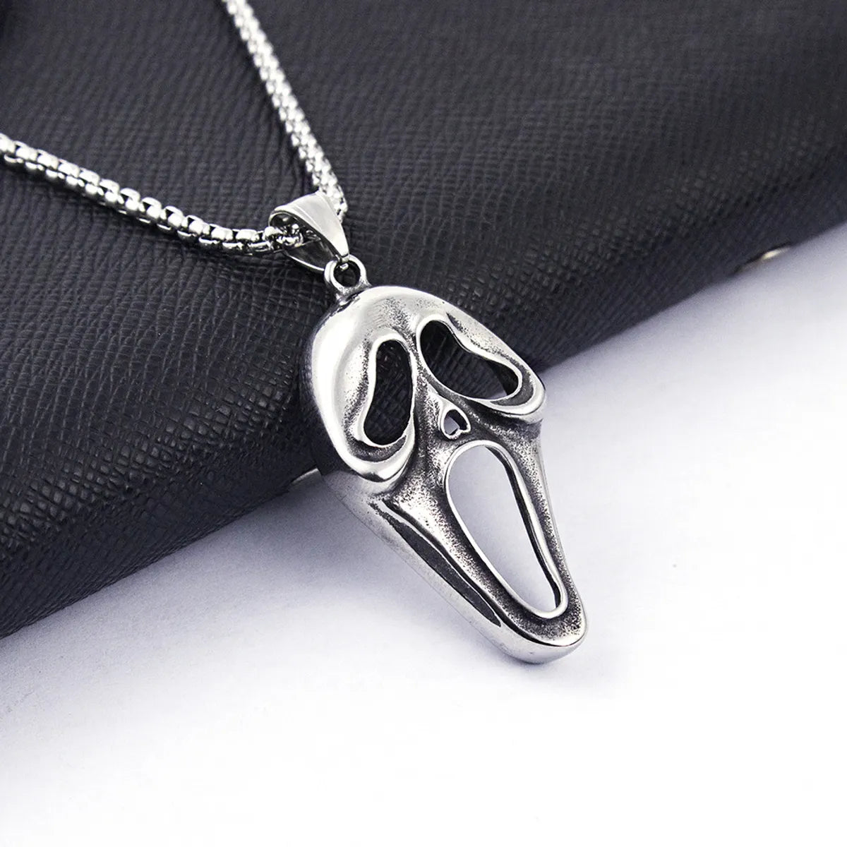 Hip-Hop Geometric Alloy Stoving Varnish Men'S Necklace