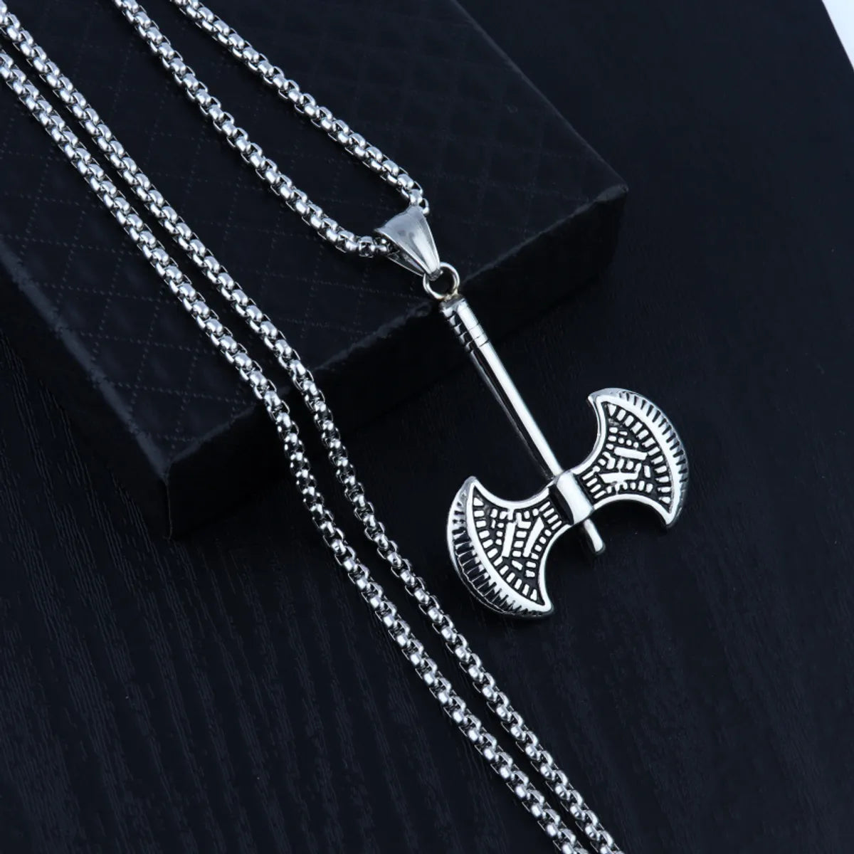 Hip-Hop Geometric Alloy Stoving Varnish Men'S Necklace