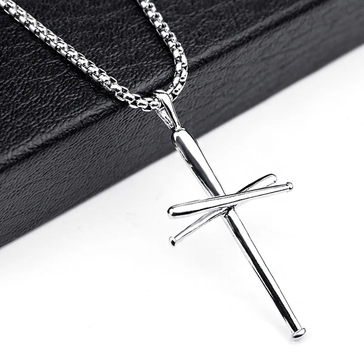 Hip-Hop Geometric Alloy Stoving Varnish Men'S Necklace