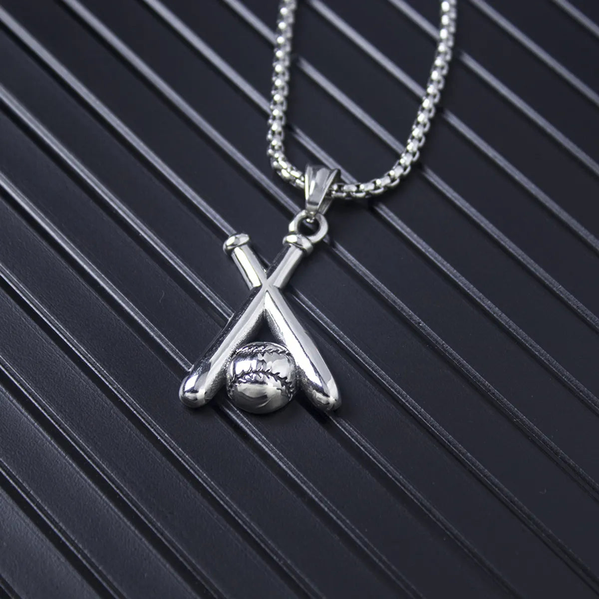 Hip-Hop Geometric Alloy Stoving Varnish Men'S Necklace