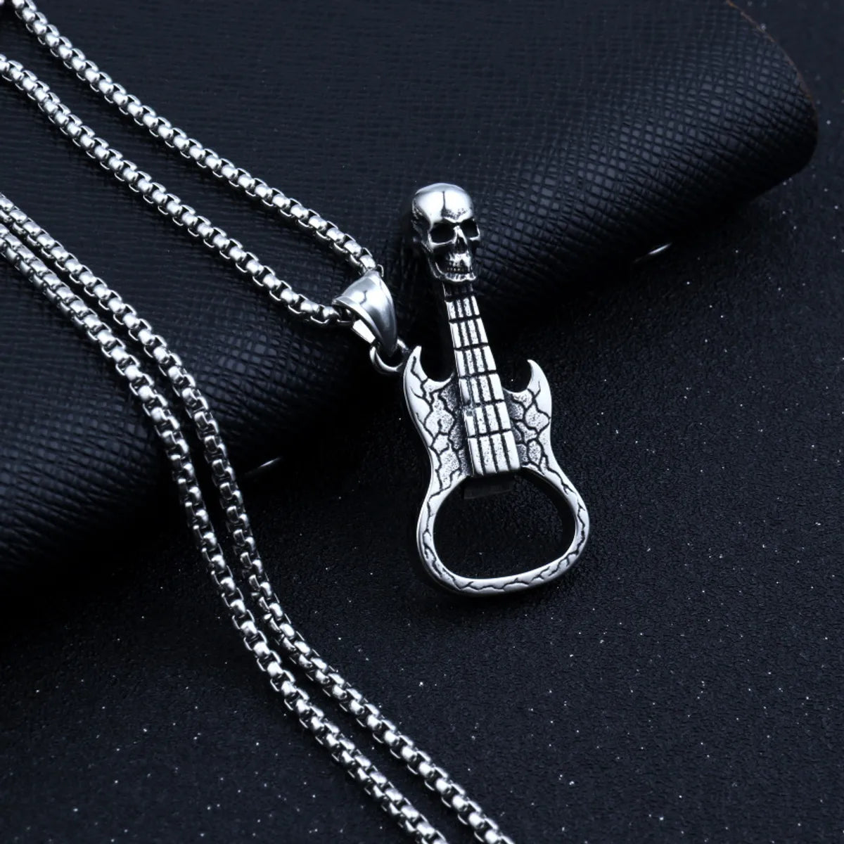 Hip-Hop Geometric Alloy Stoving Varnish Men'S Necklace