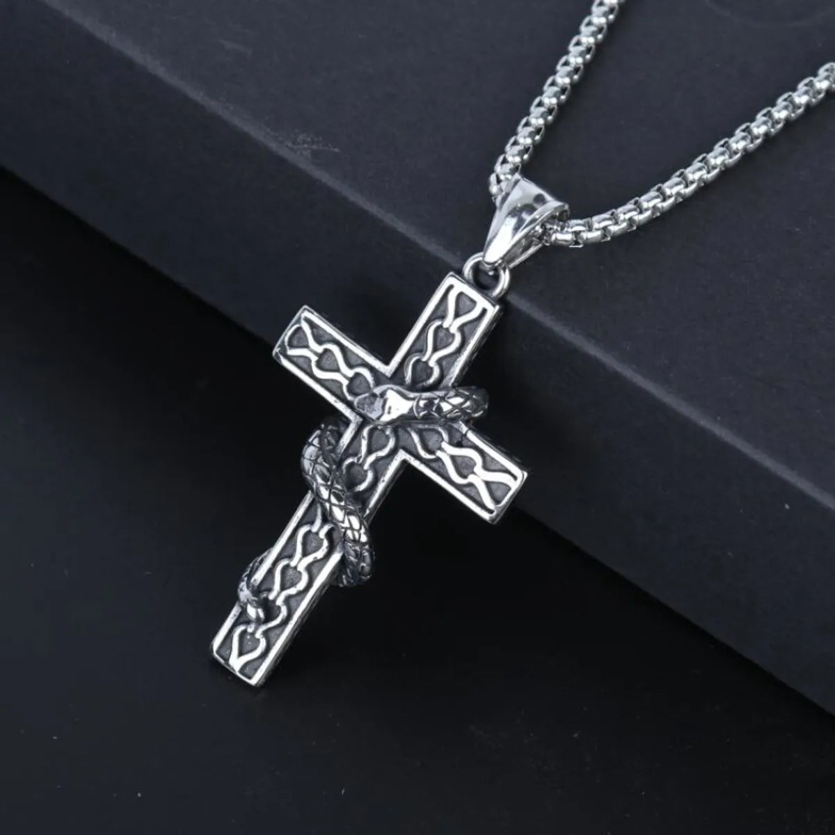 Hip-Hop Geometric Alloy Stoving Varnish Men'S Necklace